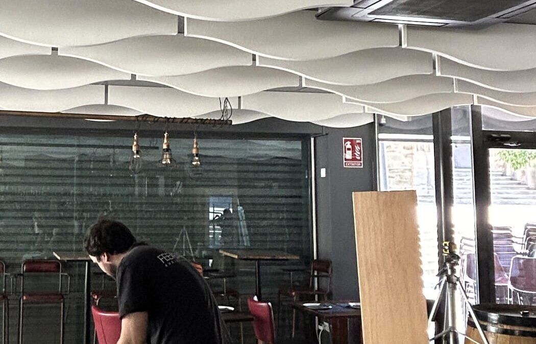 Instal·lació de panells acústics al Restaurant La Carbonera